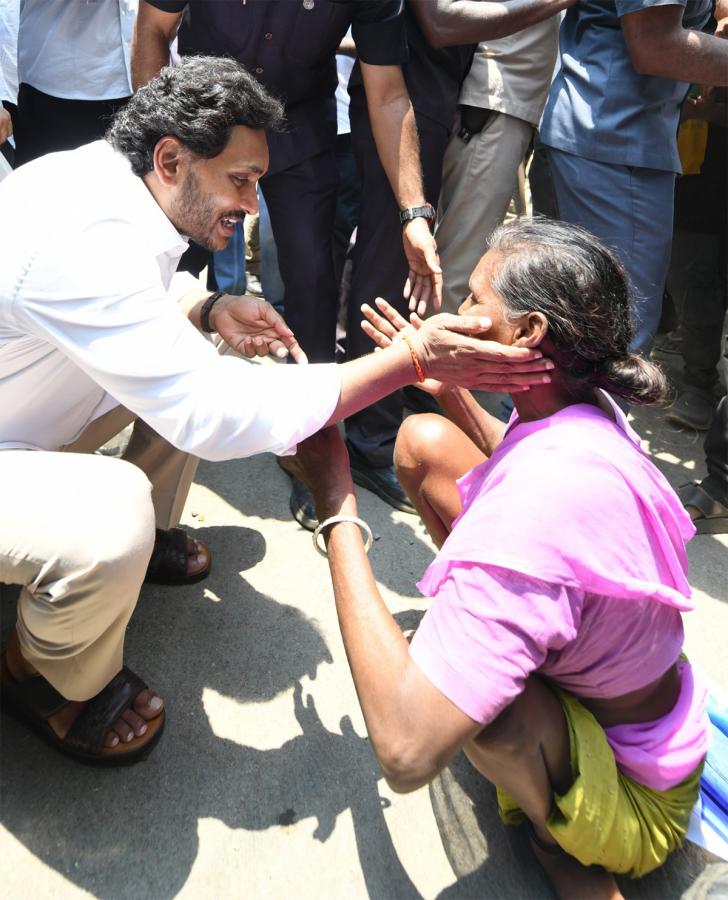 Memantha Siddham 16th day CM Jagan Bus Yatra West Godavari Photos - Sakshi6