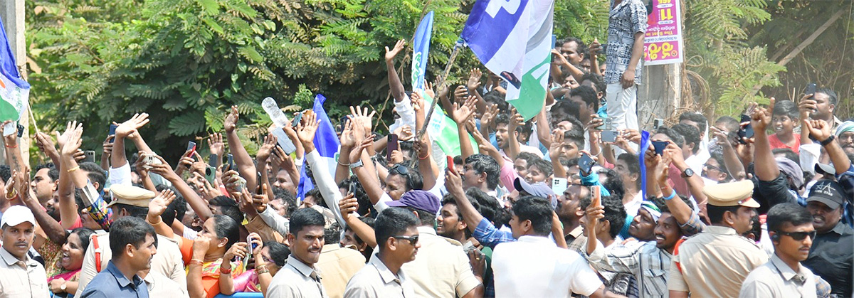 Memantha Siddham 16th day CM Jagan Bus Yatra West Godavari Photos - Sakshi7