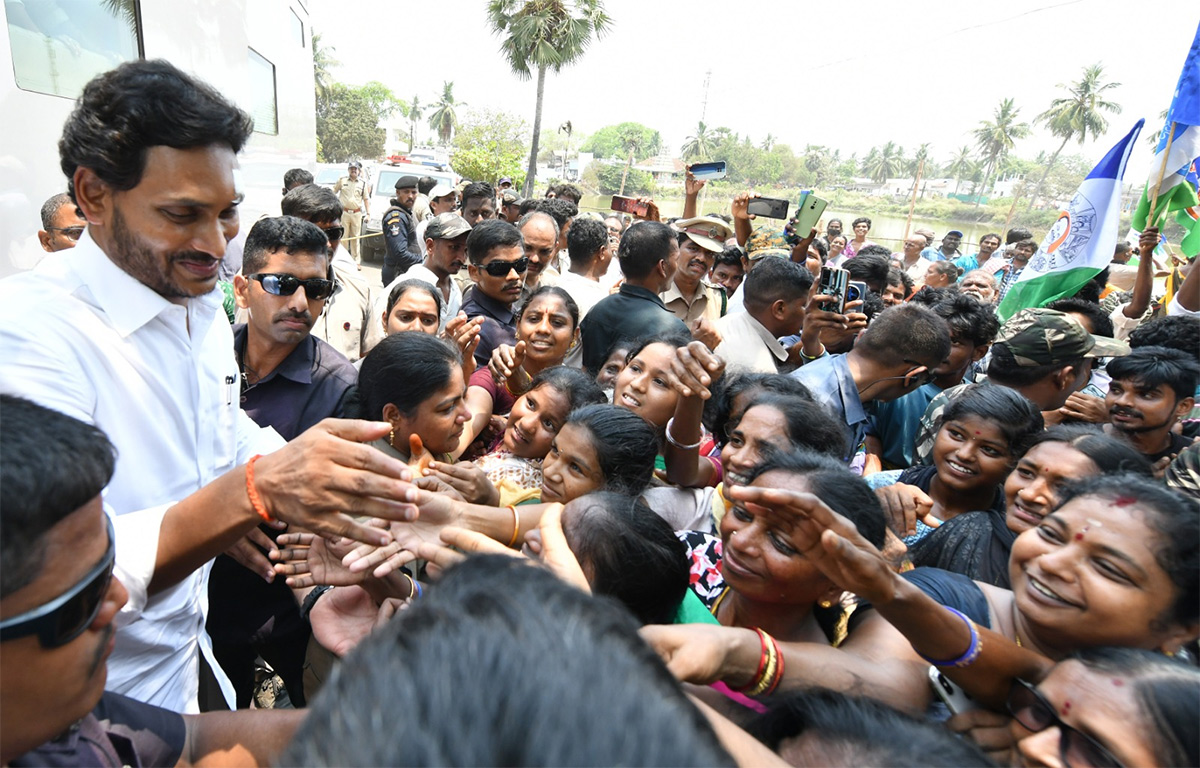 Memantha Siddham CM Jagan Bus Yatra In West Godavari Photos - Sakshi17