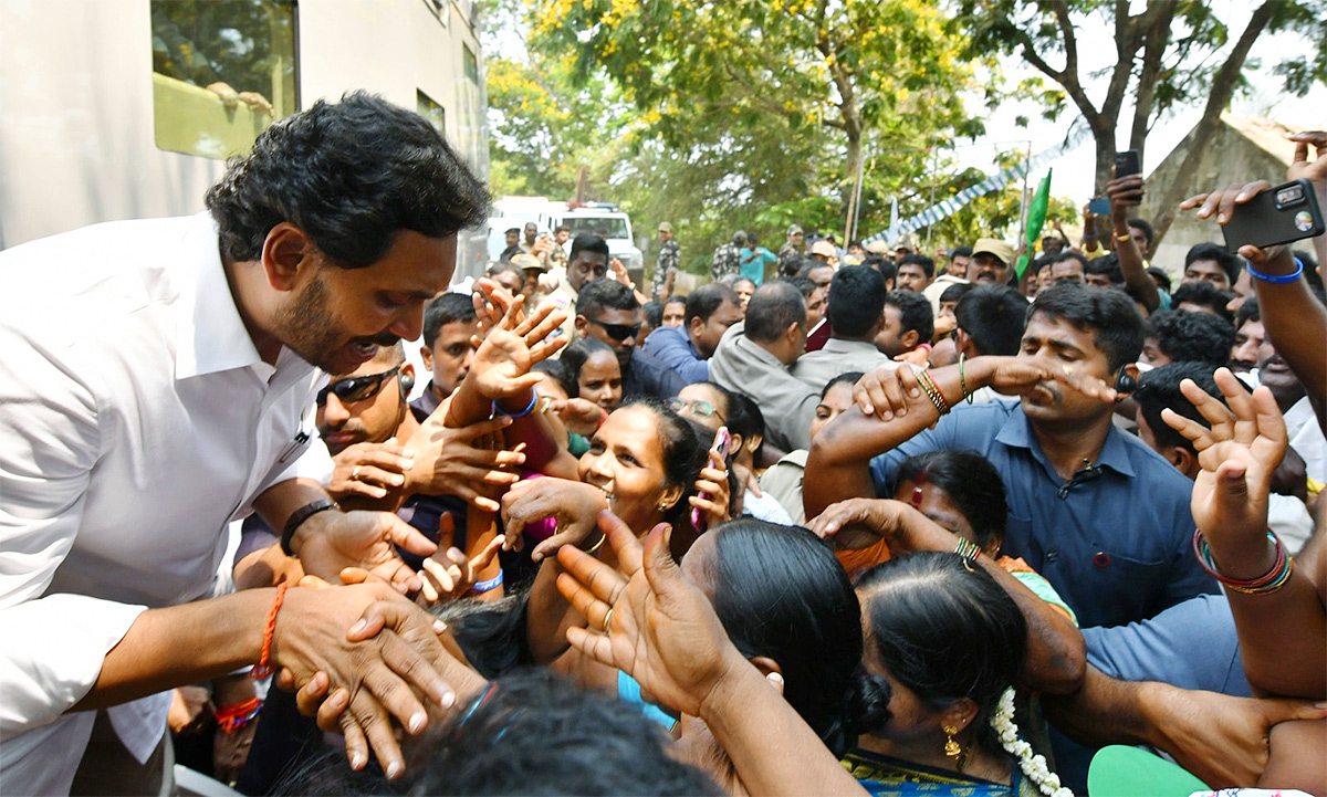 Memantha Siddham CM Jagan Bus Yatra In West Godavari Photos - Sakshi18