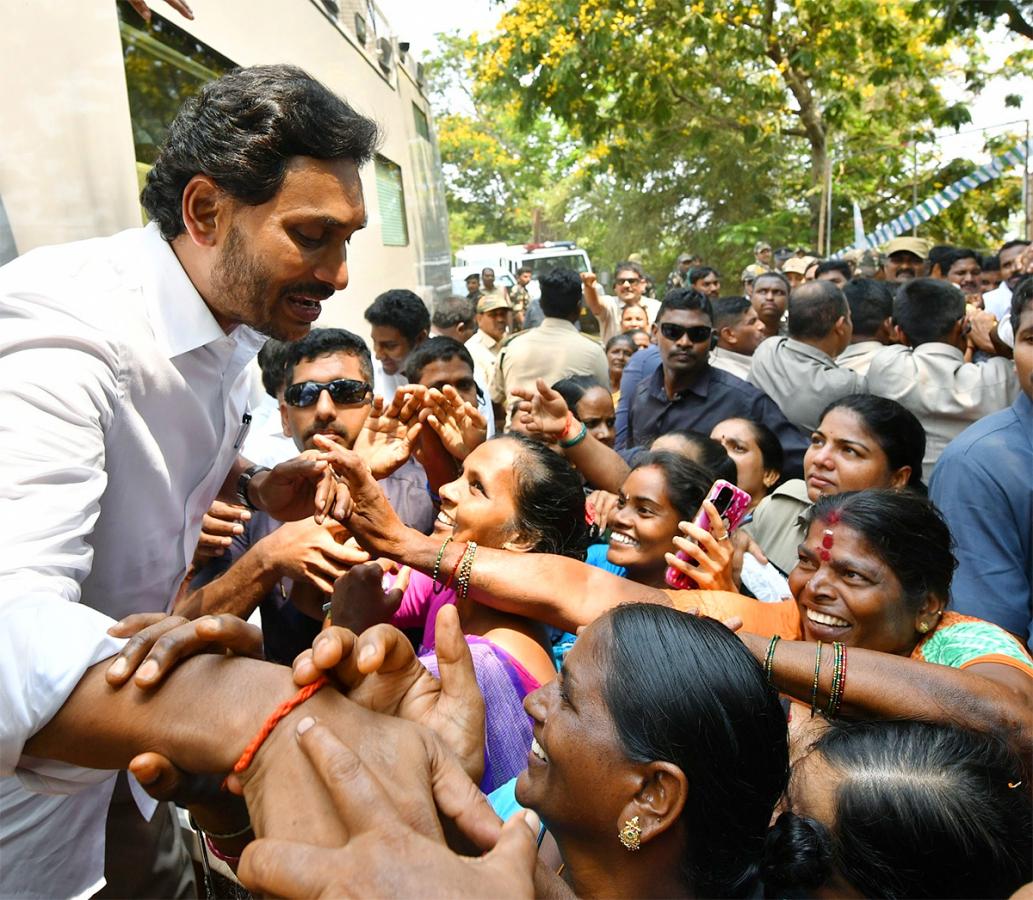 Memantha Siddham CM Jagan Bus Yatra In West Godavari Photos - Sakshi23