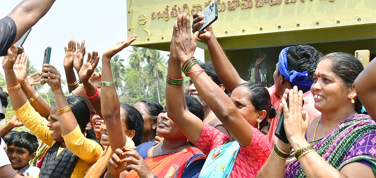 Memantha Siddham CM Jagan Bus Yatra In West Godavari Photos - Sakshi26