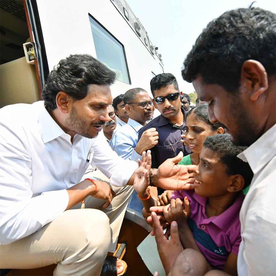 Memantha Siddham CM Jagan Bus Yatra West Godavari Photos - Sakshi3