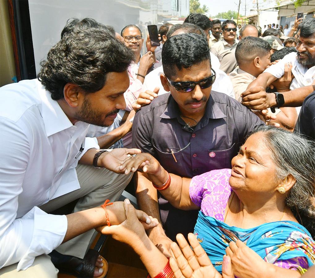 Memantha Siddham CM Jagan Bus Yatra In West Godavari Photos - Sakshi33