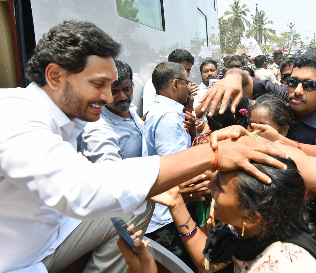 Memantha Siddham CM Jagan Bus Yatra In West Godavari Photos - Sakshi34