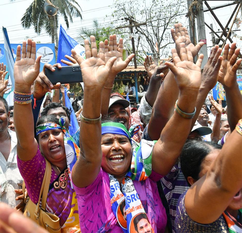 Memantha Siddham CM Jagan Bus Yatra In West Godavari Photos - Sakshi35