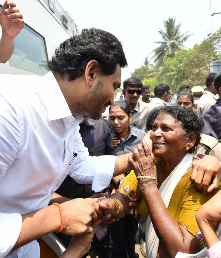 Memantha Siddham CM Jagan Bus Yatra In West Godavari Photos - Sakshi37