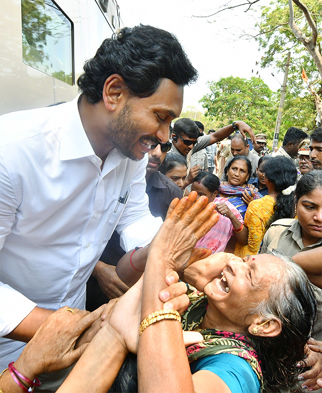 Memantha Siddham CM Jagan Bus Yatra In West Godavari Photos - Sakshi38