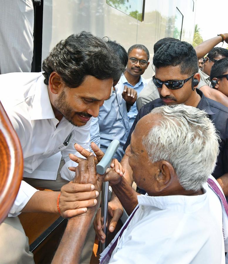 Memantha Siddham CM Jagan Bus Yatra In West Godavari Photos - Sakshi40