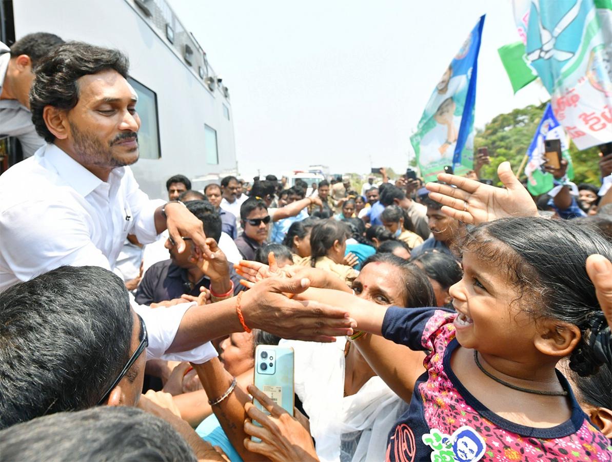 Memantha Siddham CM Jagan Bus Yatra In West Godavari Photos - Sakshi41