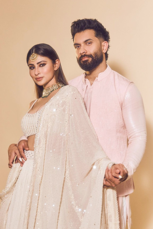 Mouni Roy Celebrates Vishu Festival With Husband  Suraj Nambiar - Sakshi13