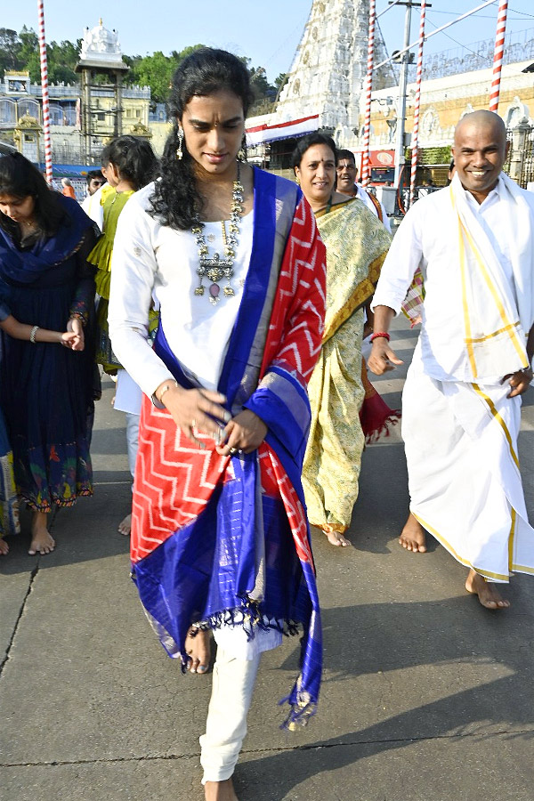 Badminton Player PV Sindhu Visited Tirumala Photos - Sakshi16