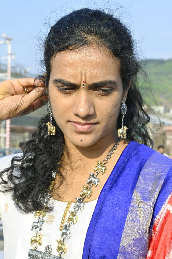 Badminton Player PV Sindhu Visited Tirumala Photos - Sakshi4