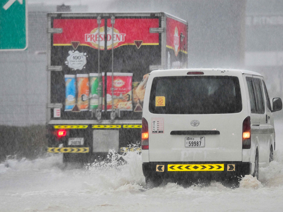 Photos Of Unbelievable Scenes From Dubai Due To Heavy Rains - Sakshi12