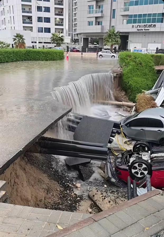 Photos Of Unbelievable Scenes From Dubai Due To Heavy Rains - Sakshi36