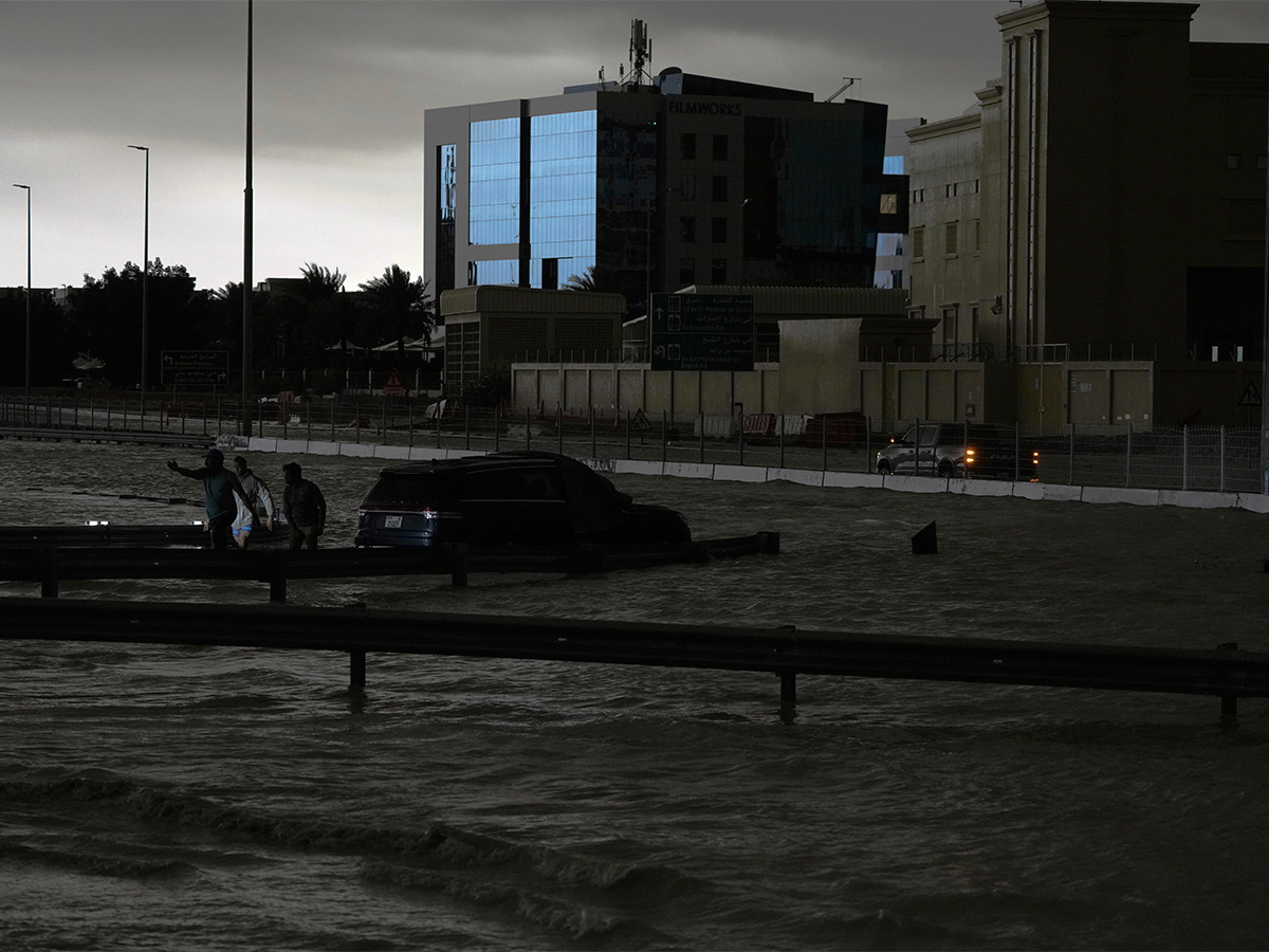 Photos Of Unbelievable Scenes From Dubai Due To Heavy Rains - Sakshi5