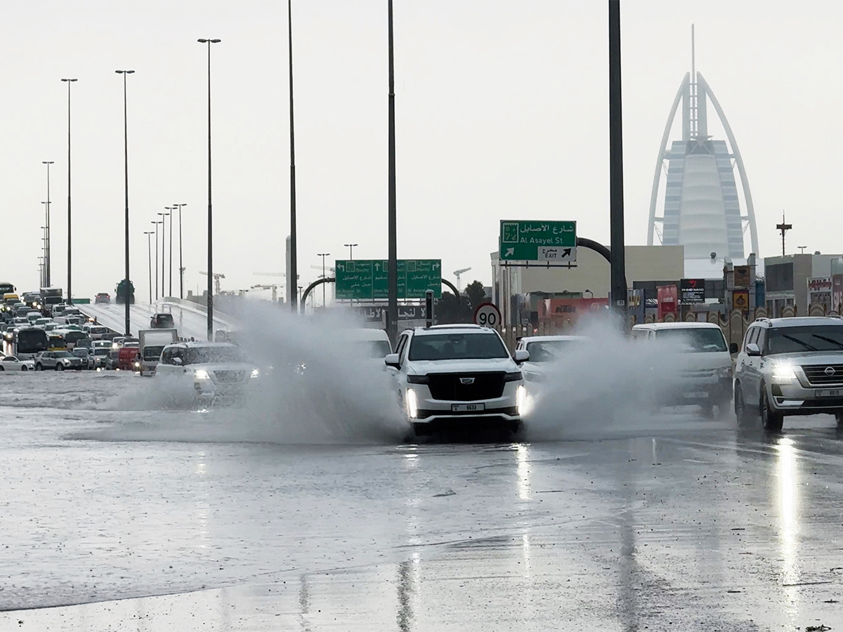 Photos Of Unbelievable Scenes From Dubai Due To Heavy Rains - Sakshi7