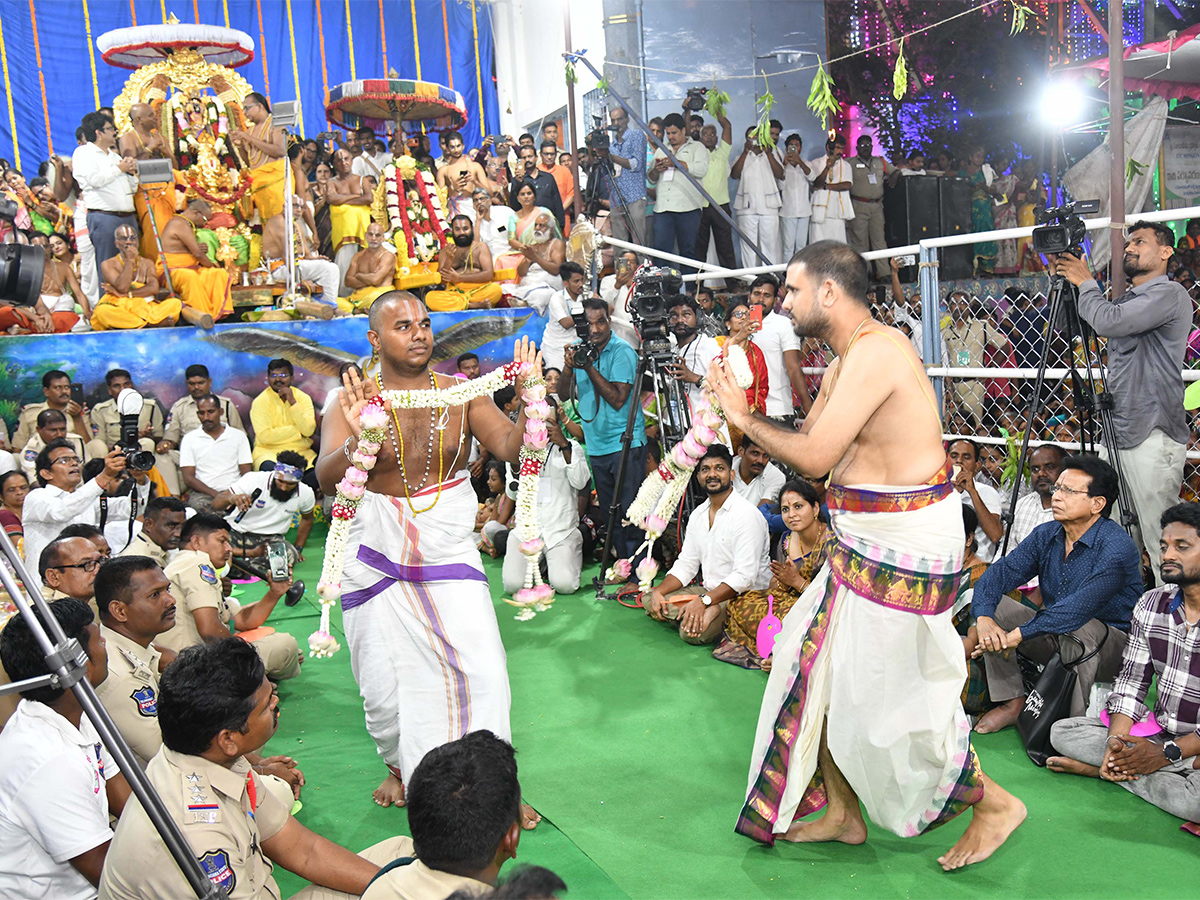 Sri Rama Navami: bhadrachalam lord rama kalyanam celebrations - Sakshi27