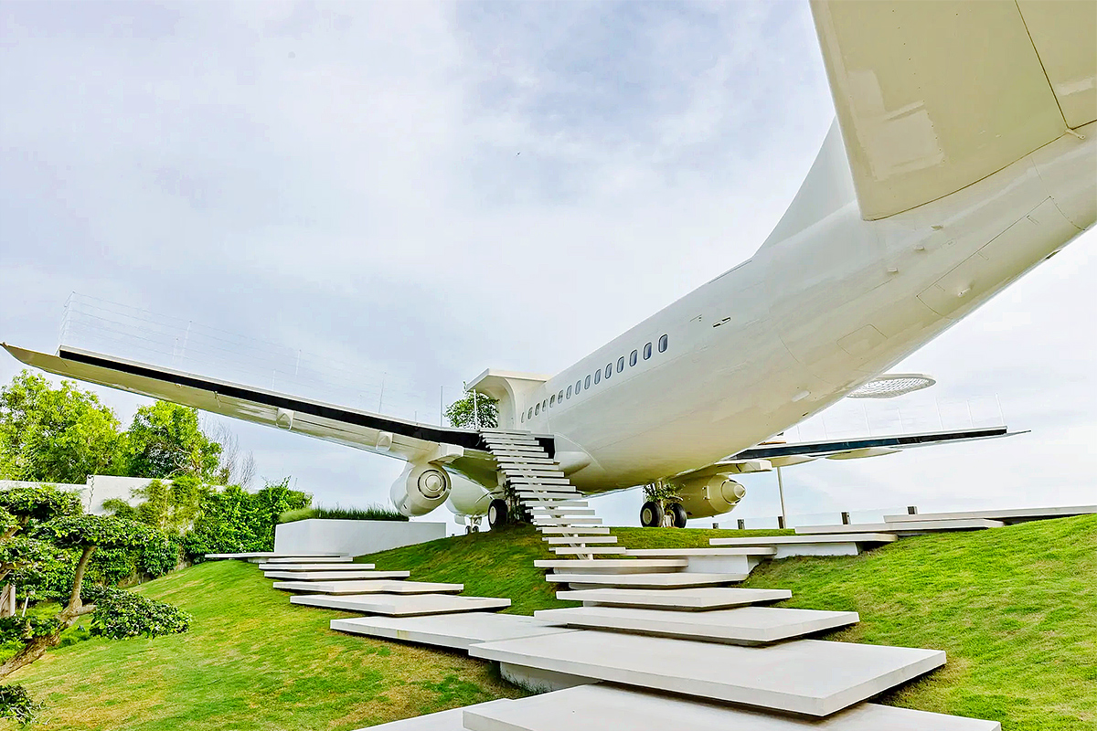 Boeing 737 becomes a spectacular cliff hanging luxury home Photos - Sakshi2