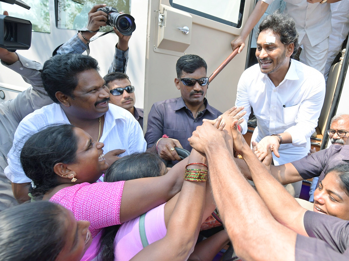 CM Jagan Memantha Siddham Bus Yatra Photos - Sakshi3