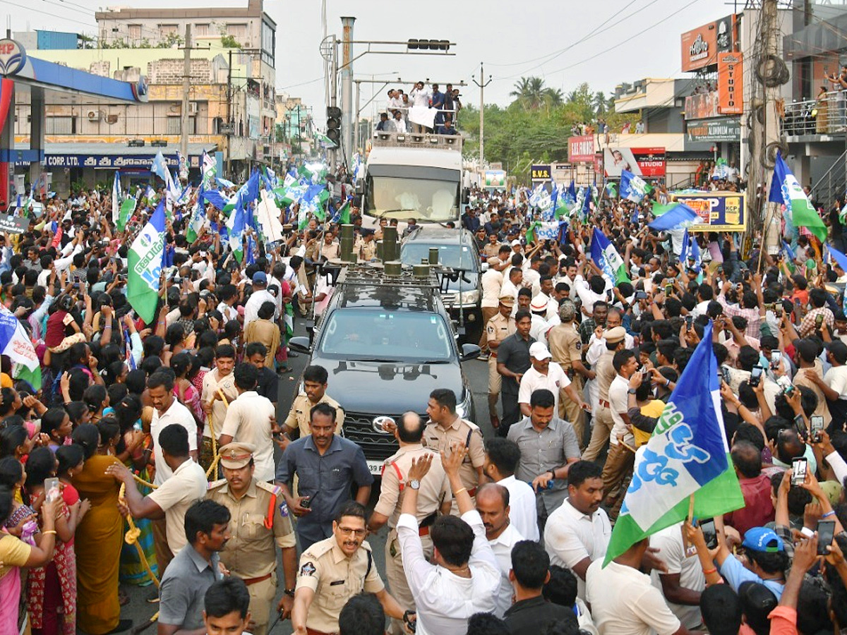 CM Jagan Memantha Siddham Bus Yatra Photos - Sakshi13