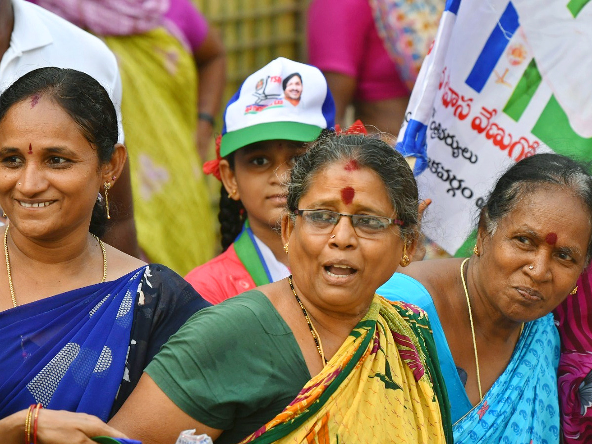 CM Jagan Memantha Siddham Bus Yatra Photos - Sakshi16