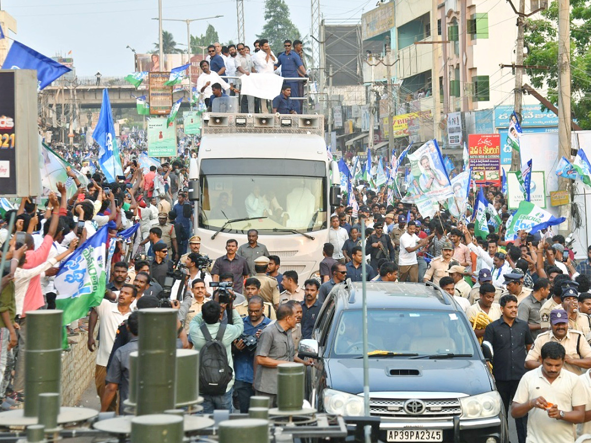 CM Jagan Memantha Siddham Bus Yatra Photos - Sakshi19