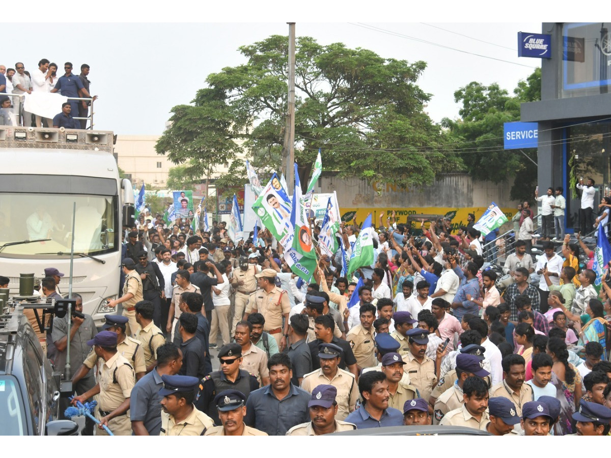 CM Jagan Memantha Siddham Bus Yatra Photos - Sakshi21