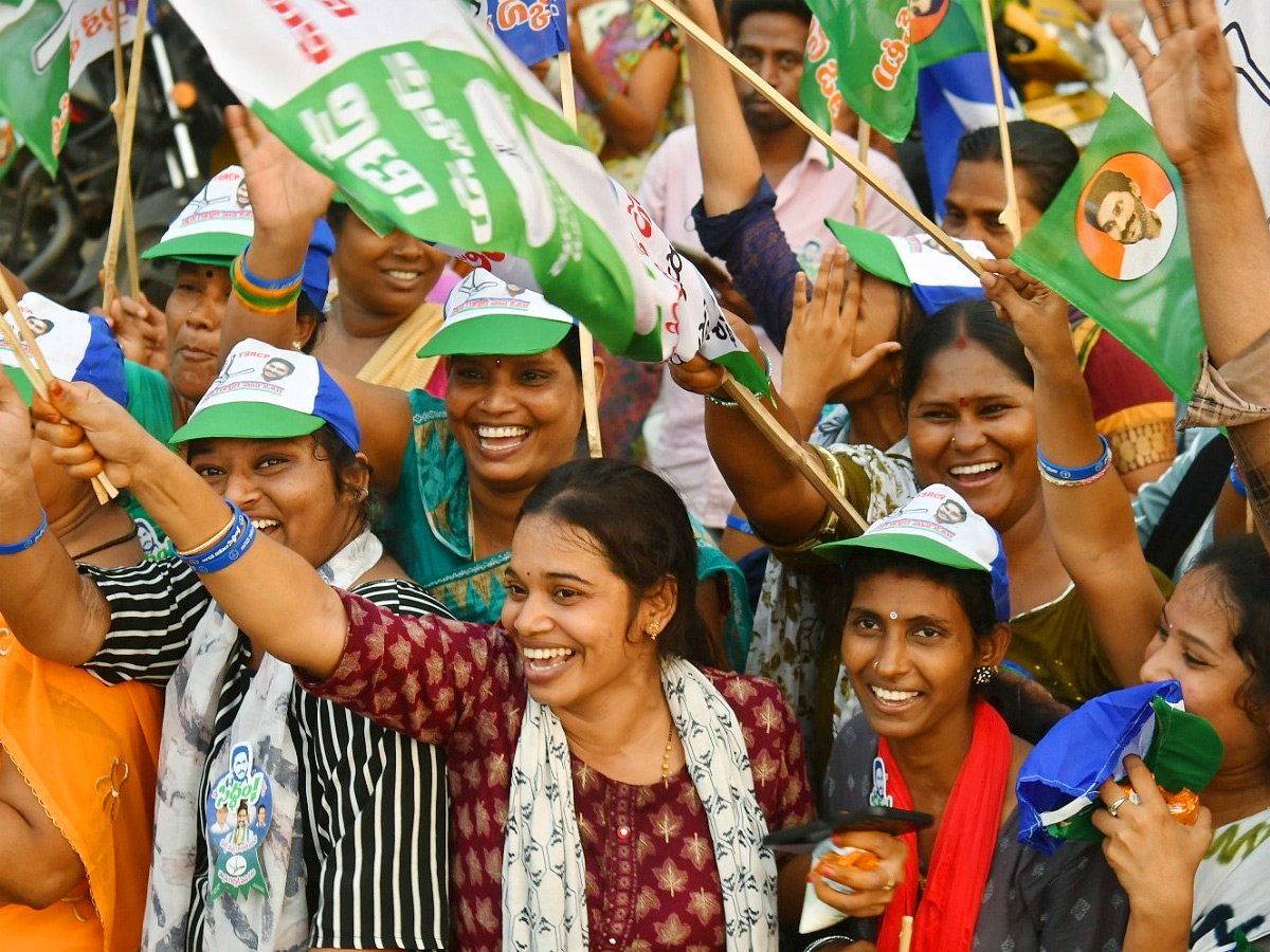 CM Jagan Memantha Siddham Bus Yatra Photos - Sakshi22