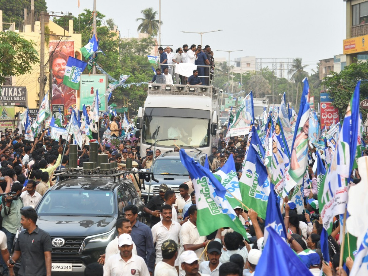 CM Jagan Memantha Siddham Bus Yatra Photos - Sakshi23