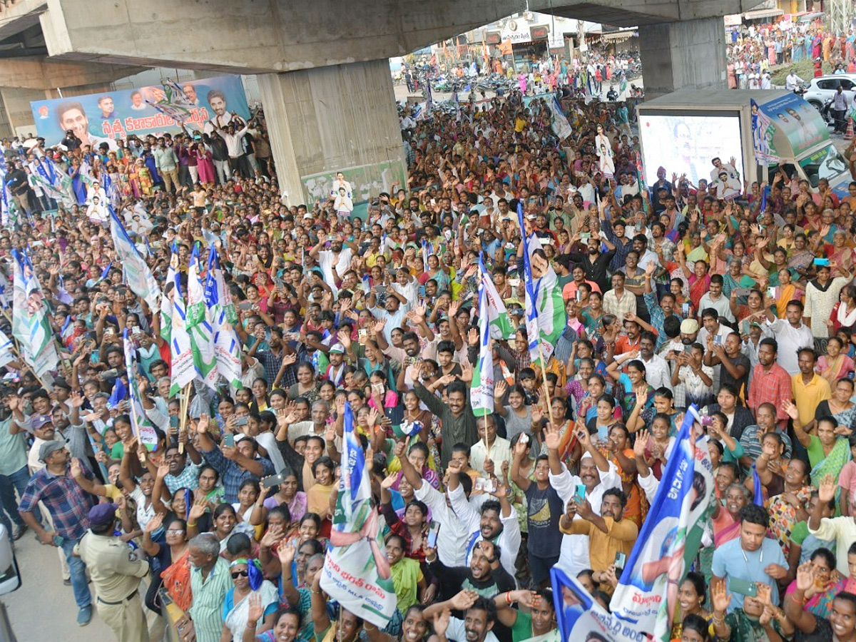 CM Jagan Memantha Siddham Bus Yatra Photos - Sakshi27