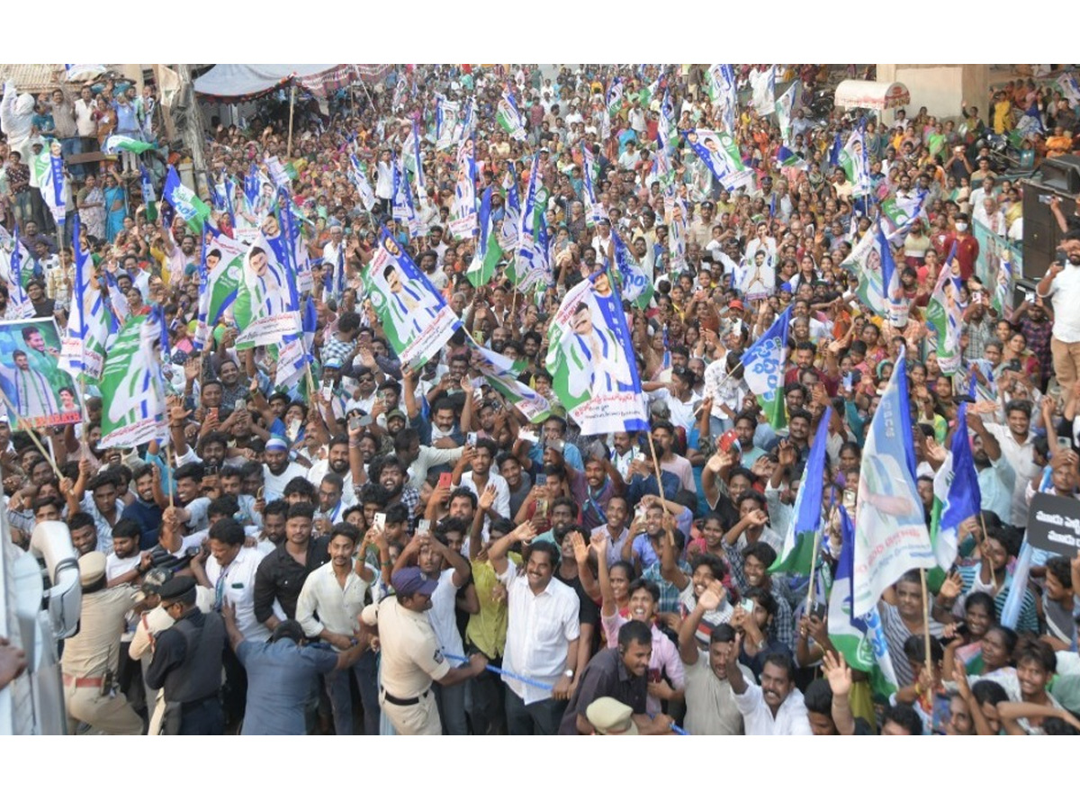 CM Jagan Memantha Siddham Bus Yatra Photos - Sakshi30