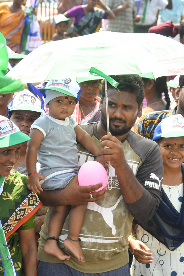 CM Jagan Memantha Siddham Bus Yatra Photos - Sakshi9