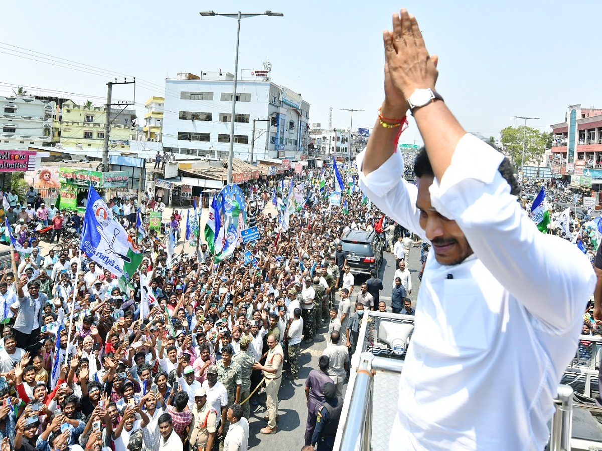 CM YS Jagan Memantha Siddham Bus Yatra At Ravulapalem Konaseema District Photos - Sakshi11