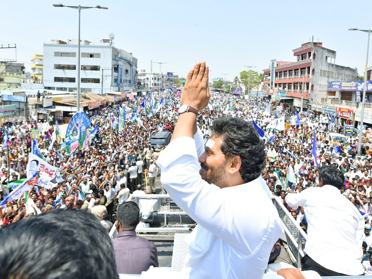 CM YS Jagan Memantha Siddham Bus Yatra At Ravulapalem Konaseema District Photos - Sakshi12