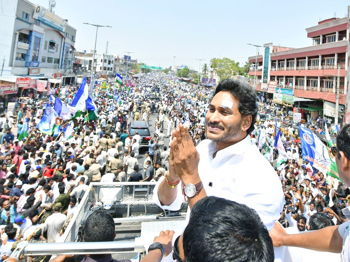 CM YS Jagan Memantha Siddham Bus Yatra At Ravulapalem Konaseema District Photos - Sakshi13