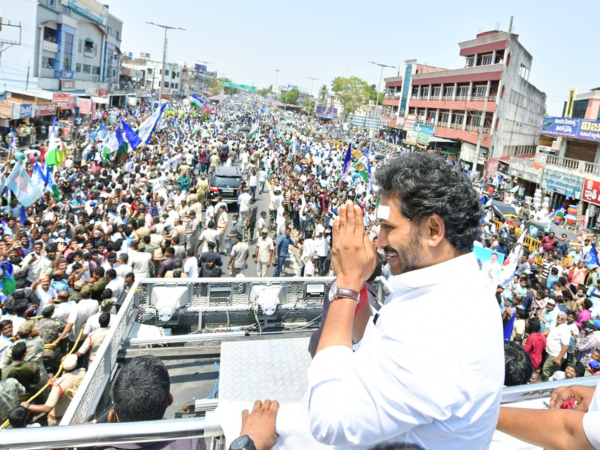 CM YS Jagan Memantha Siddham Bus Yatra At Ravulapalem Konaseema District Photos - Sakshi14