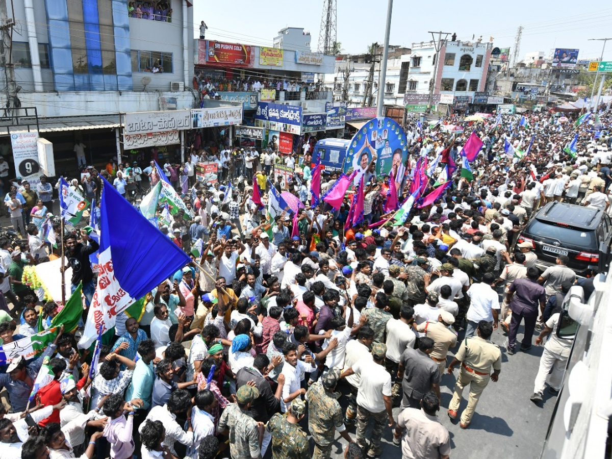 CM YS Jagan Memantha Siddham Bus Yatra At Ravulapalem Konaseema District Photos - Sakshi15