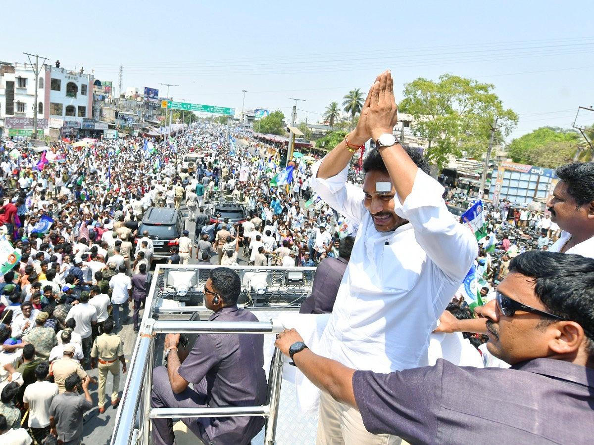 CM YS Jagan Memantha Siddham Bus Yatra At Ravulapalem Konaseema District Photos - Sakshi16