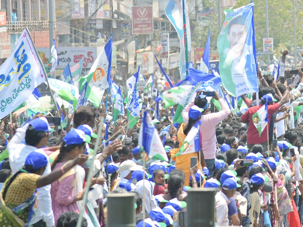 CM YS Jagan Memantha Siddham Bus Yatra At Ravulapalem Konaseema District Photos - Sakshi20