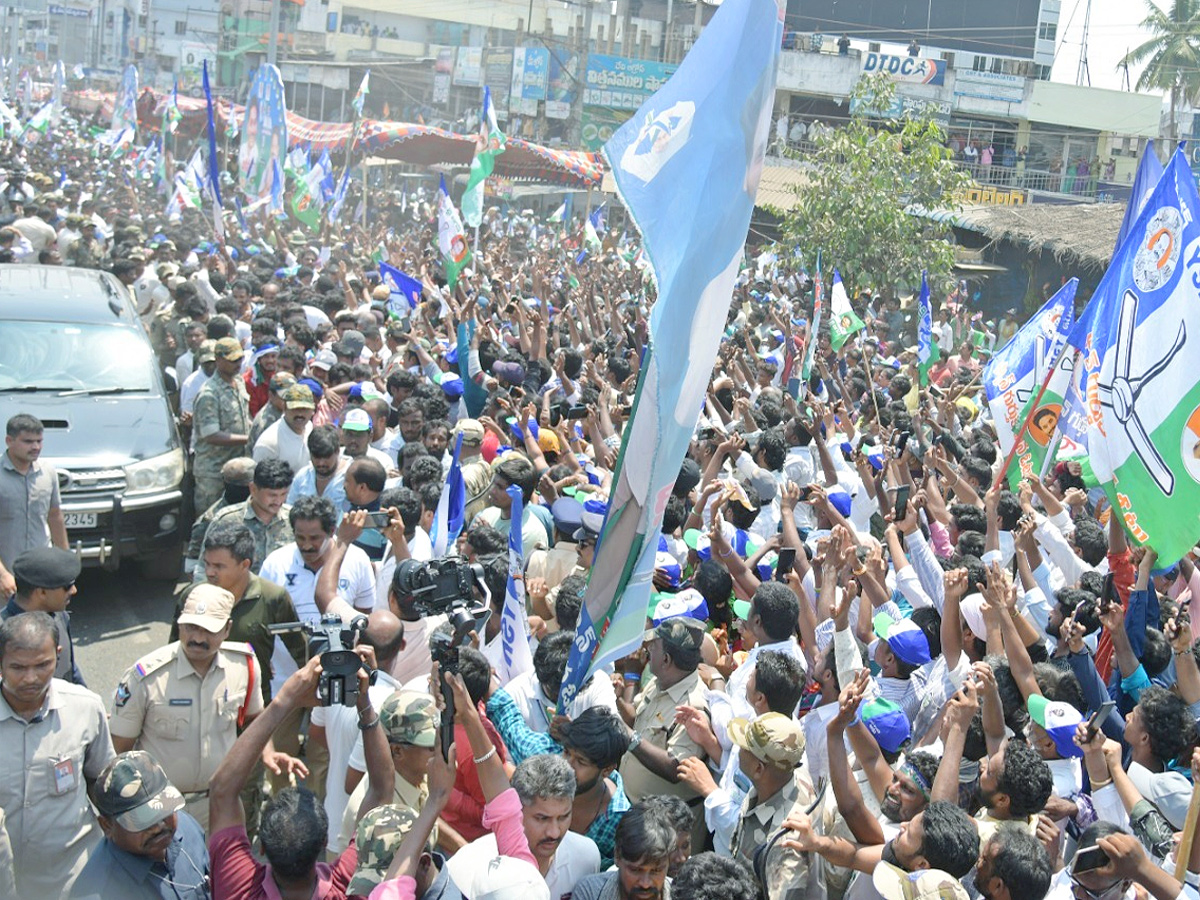 CM YS Jagan Memantha Siddham Bus Yatra At Ravulapalem Konaseema District Photos - Sakshi3