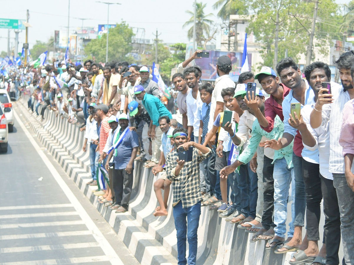 CM YS Jagan Memantha Siddham Bus Yatra At Ravulapalem Konaseema District Photos - Sakshi26