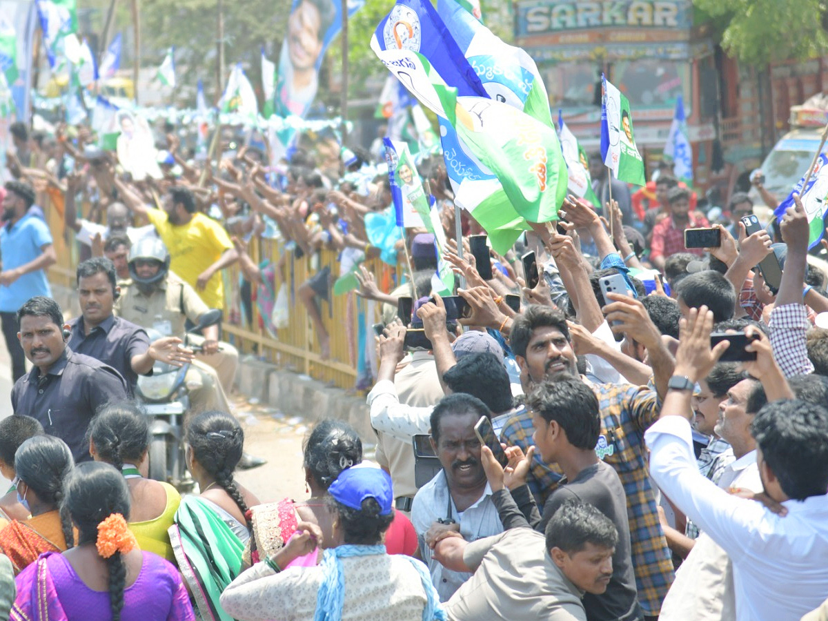 CM YS Jagan Memantha Siddham Bus Yatra At Ravulapalem Konaseema District Photos - Sakshi27