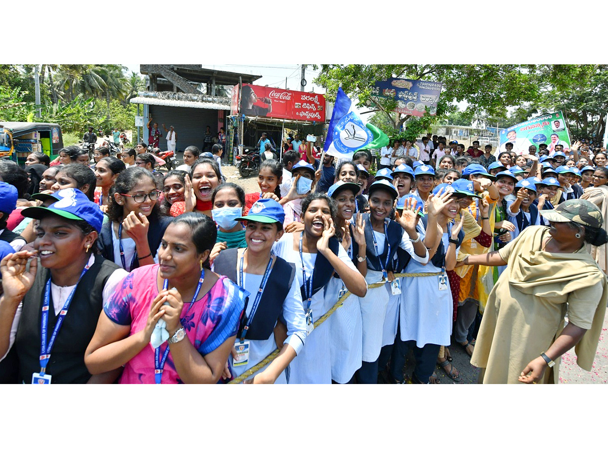 CM YS Jagan Memantha Siddham Bus Yatra At Ravulapalem Konaseema District Photos - Sakshi29