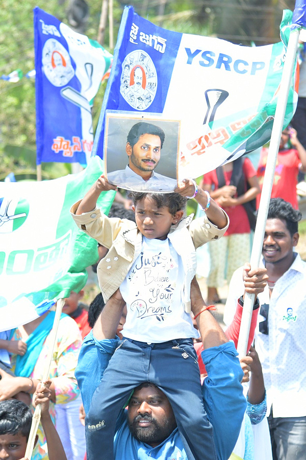 CM YS Jagan Memantha Siddham Bus Yatra At Ravulapalem Konaseema District Photos - Sakshi8