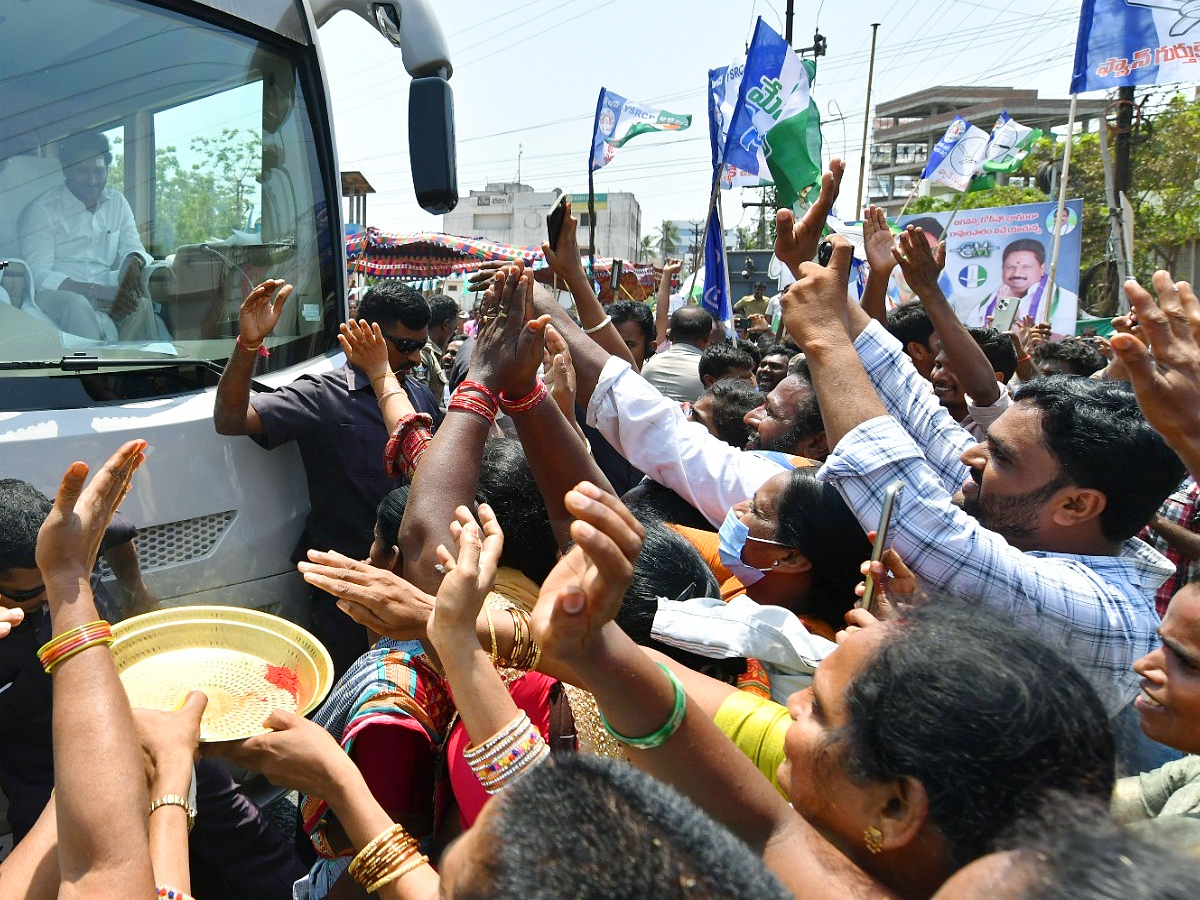 CM YS Jagan Memantha Siddham Bus Yatra At Ravulapalem Konaseema District Photos - Sakshi10