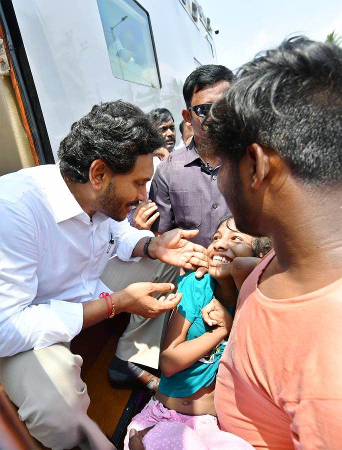 ys jagan memantha siddham bus yatra westgodavari photos - Sakshi9