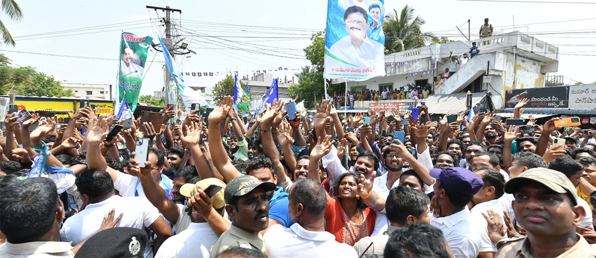 ys jagan memantha siddham bus yatra westgodavari photos - Sakshi11