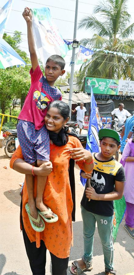 ys jagan memantha siddham bus yatra westgodavari photos - Sakshi13