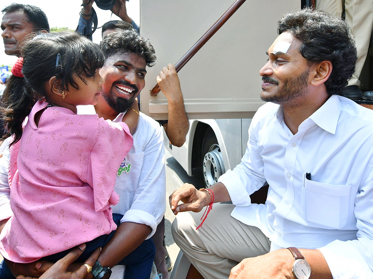 ys jagan memantha siddham bus yatra westgodavari photos - Sakshi2